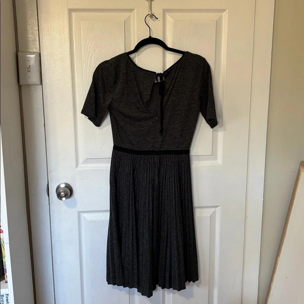 Loft pleated grey dress - Picture 2 of 5